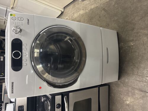 Samsung The Samsung DV339AGW is a 27-inch gas dryer with a 7.3 cubic foot capacity